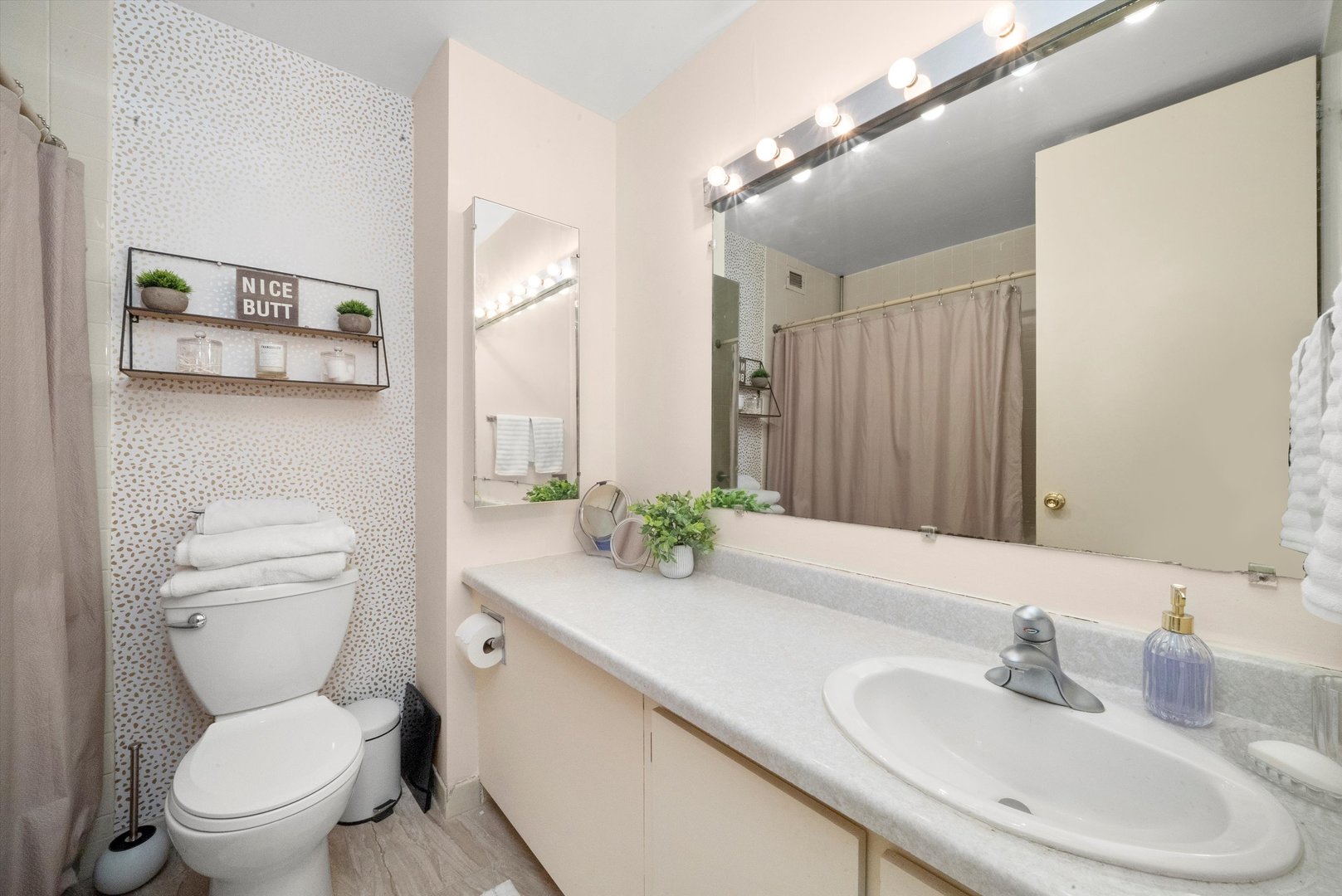 1030 N State Street 2l Property Photo 18
