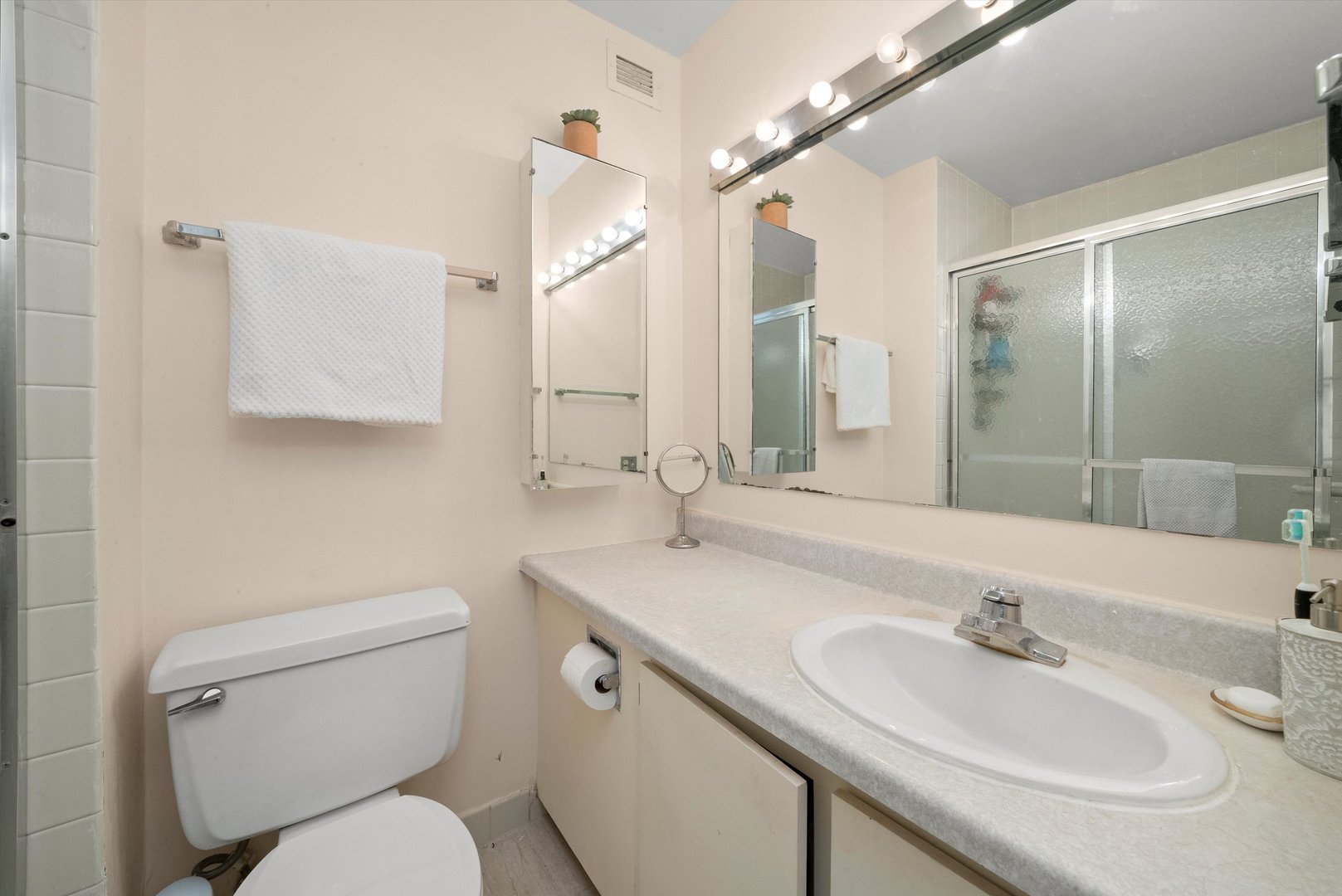 1030 N State Street 2l Property Photo 20