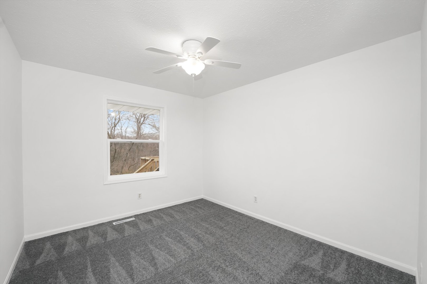 105 Constitution Drive Property Photo 12