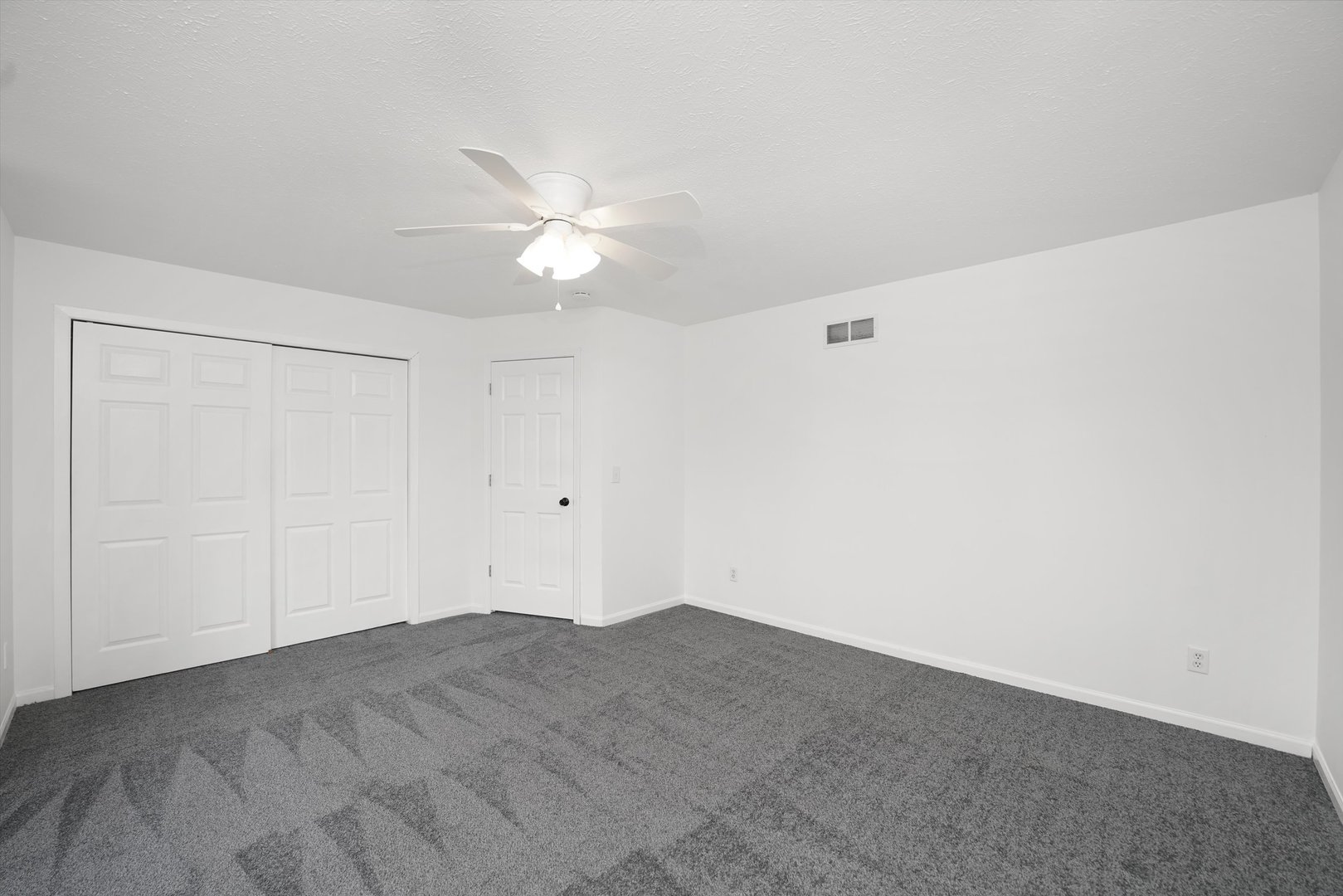 105 Constitution Drive Property Photo 17
