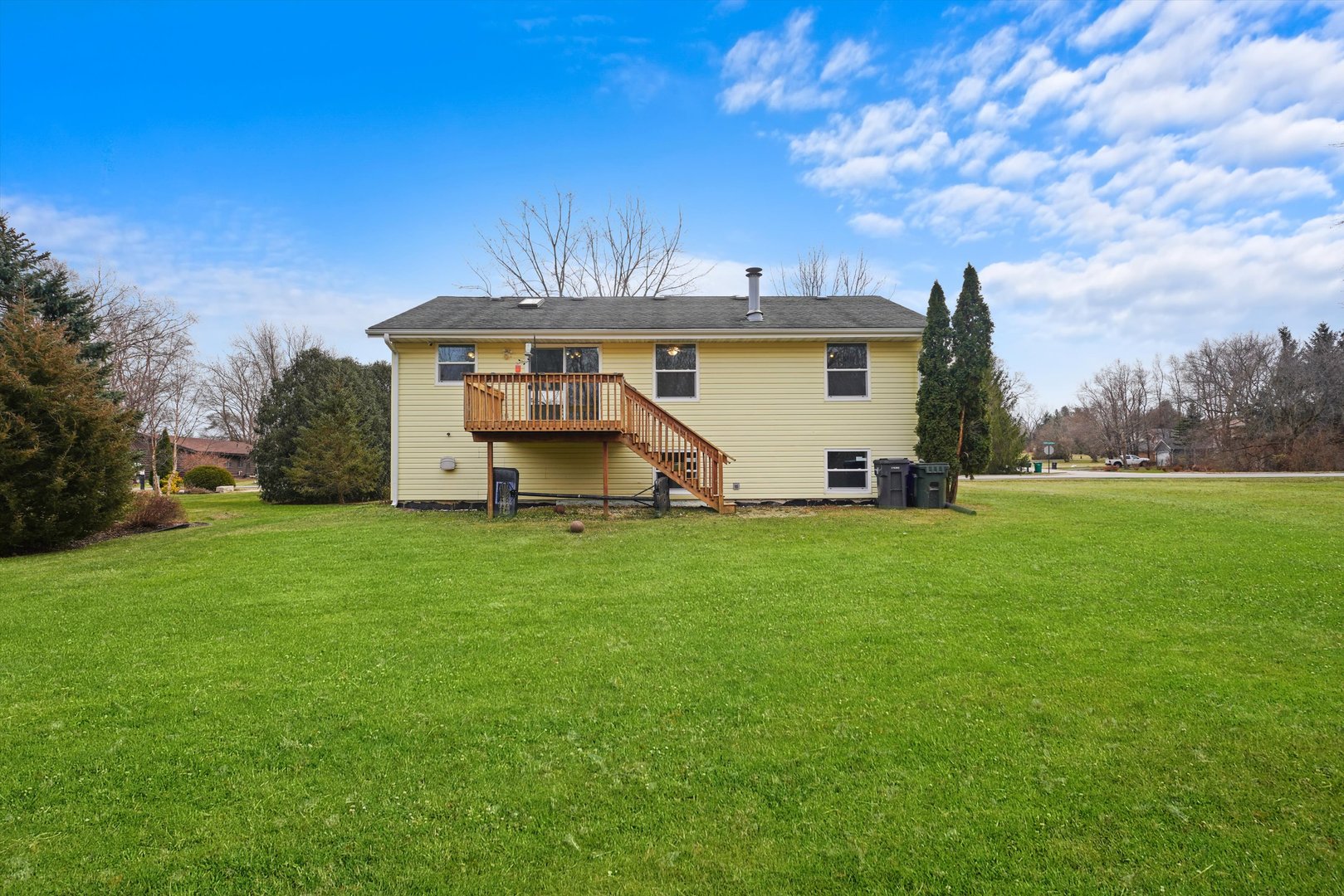 105 Constitution Drive Property Photo 36