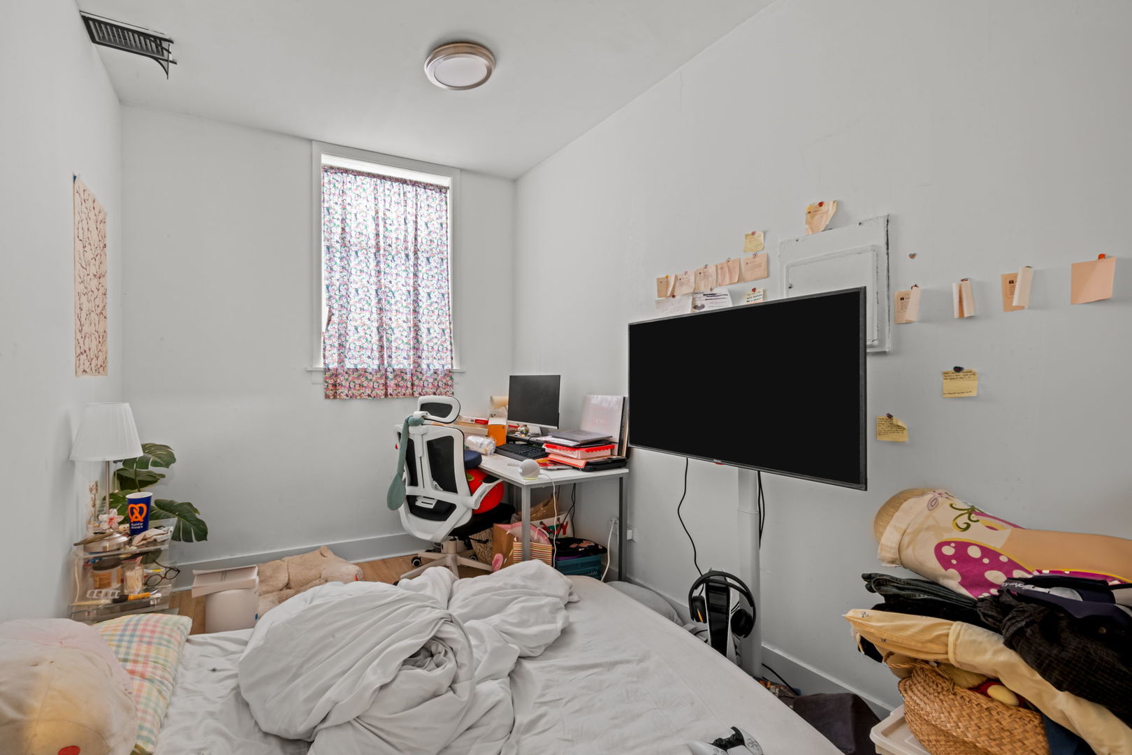 923 S Carpenter Street Property Photo 4