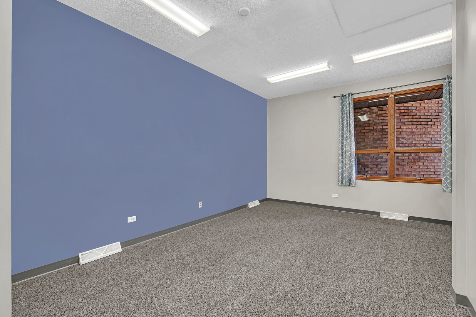 200 N Hammes Avenue Property Photo 17