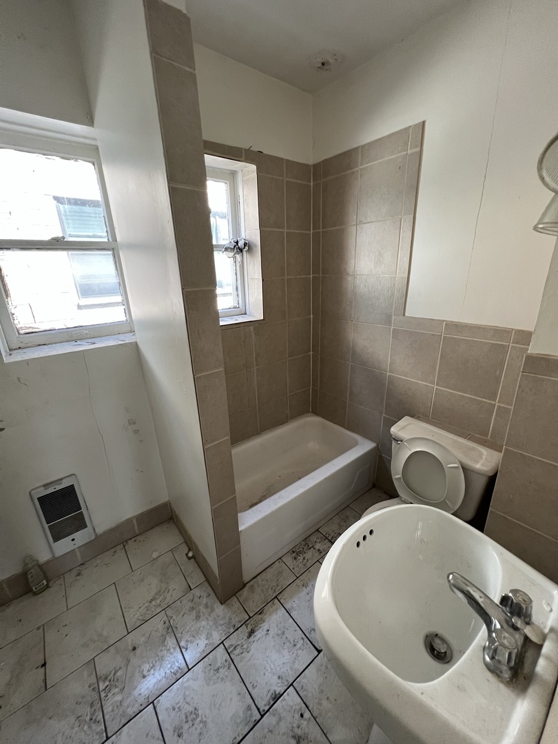 6418 S Vernon Avenue Property Photo 6
