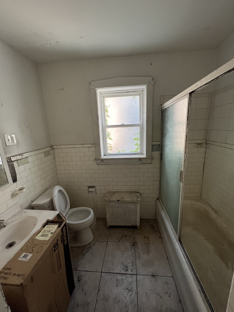 6418 S Vernon Avenue Property Photo 8