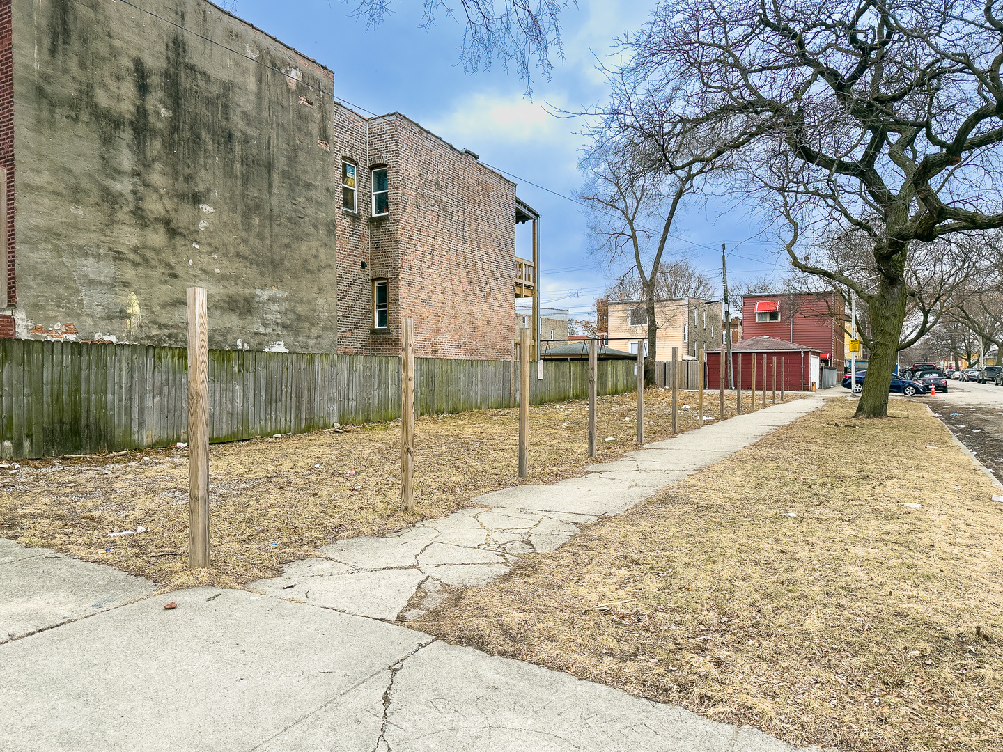 856 N Avers Avenue Property Photo 3