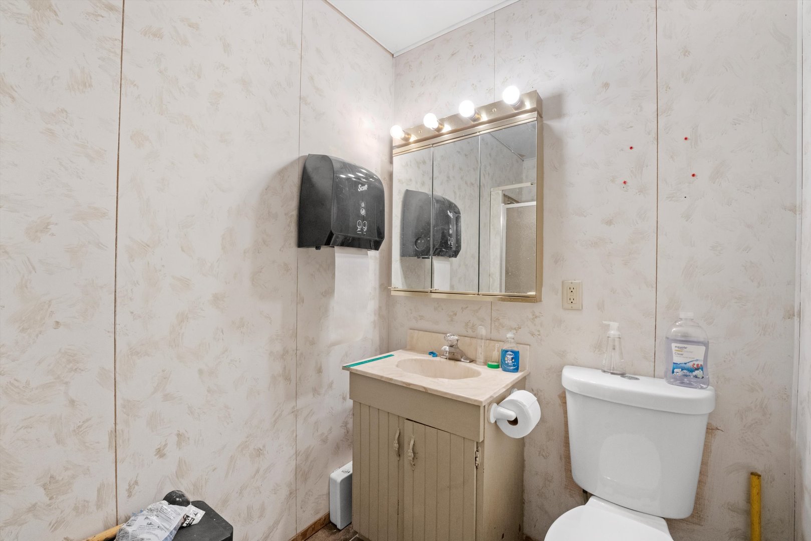 2451 N Harlem Avenue Property Photo 15