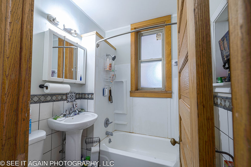 5942 S Calumet Avenue Property Photo 5