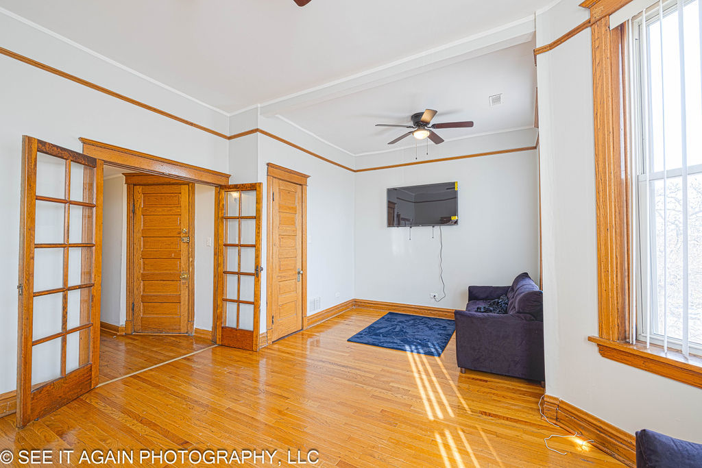 5942 S Calumet Avenue Property Photo 13