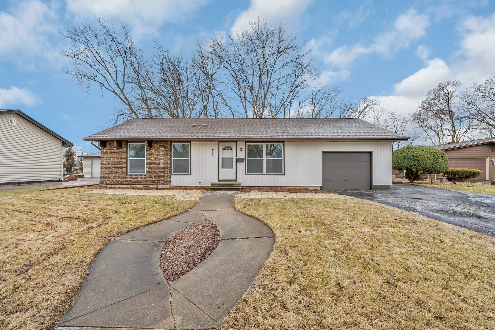 Cricket Hill Real Estate Listings Main Image
