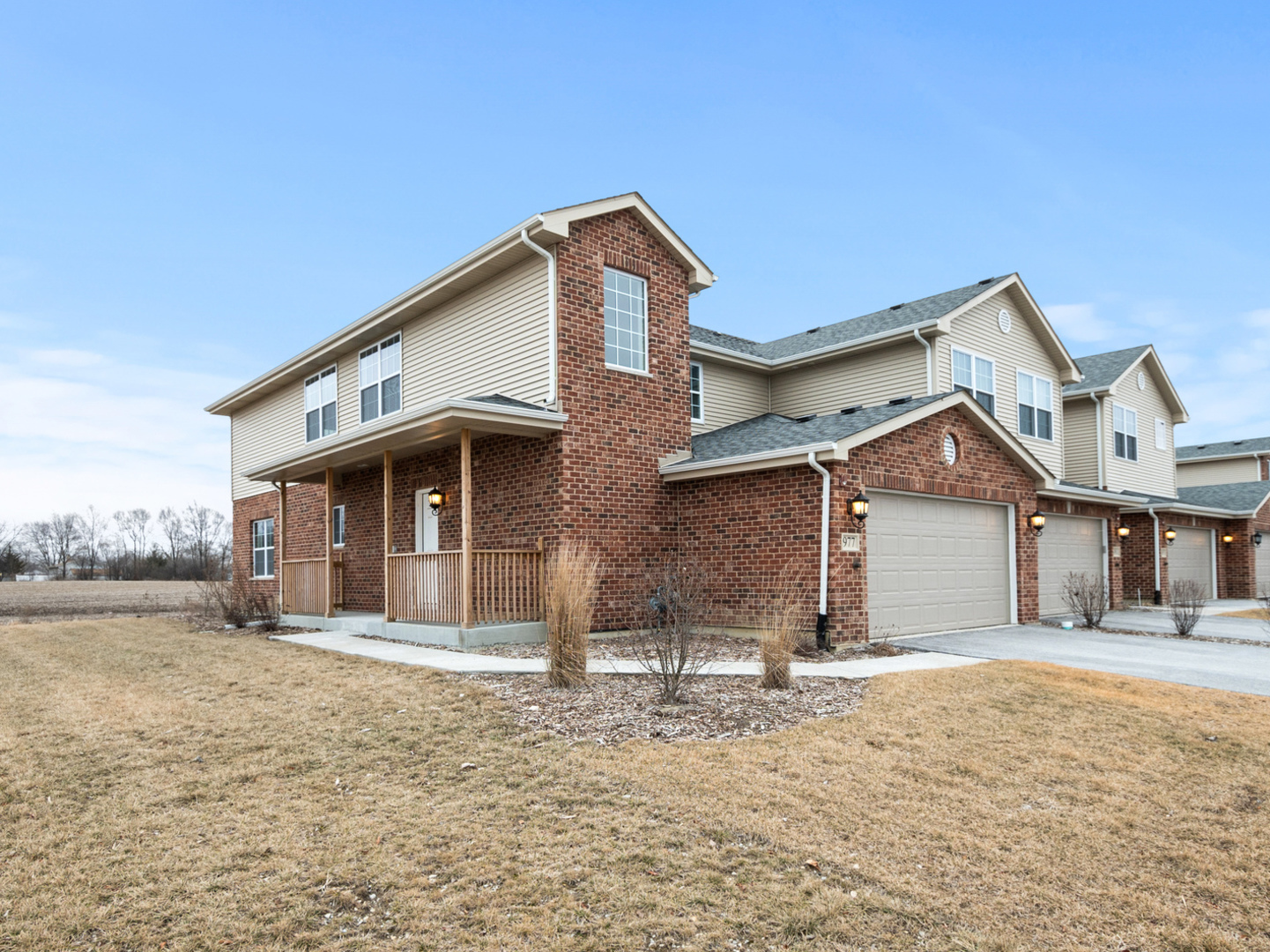 977 Regent Drive Property Photo 1