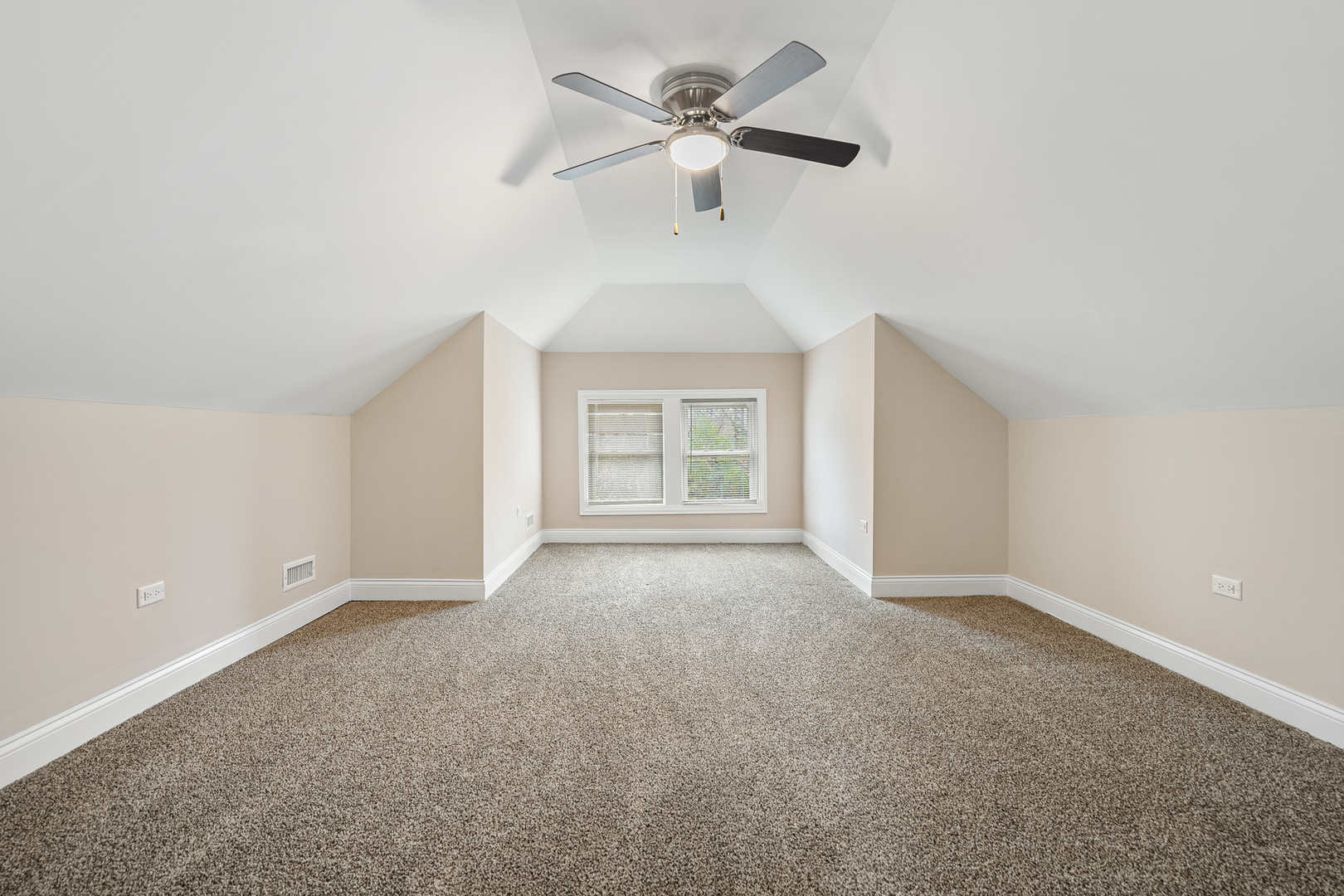9220 S Dauphin Avenue Property Photo 8