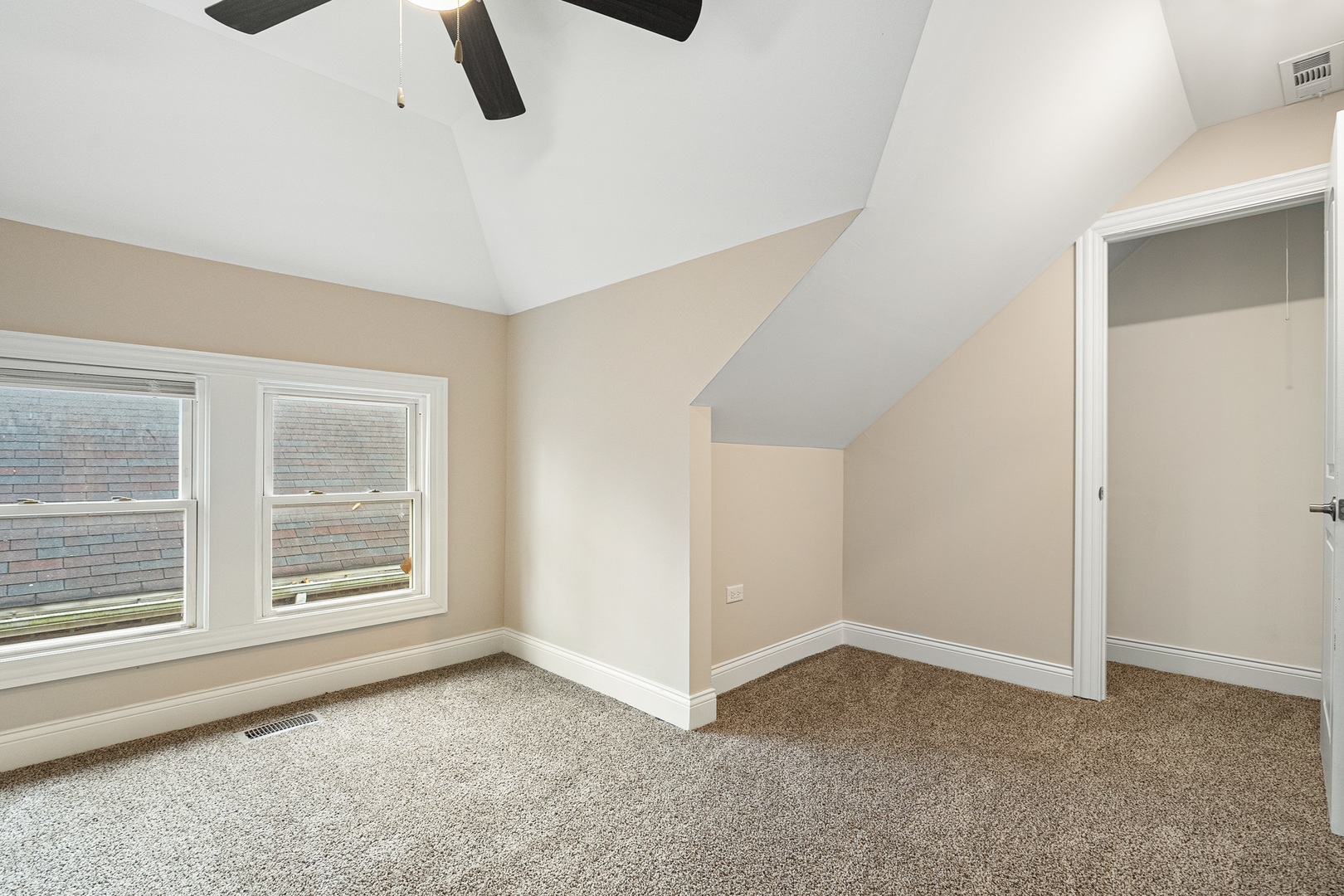 9220 S Dauphin Avenue Property Photo 24