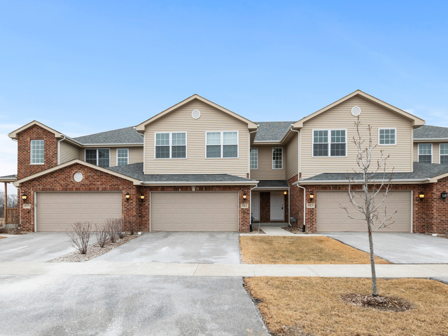 985 Regent Drive Property Photo 1