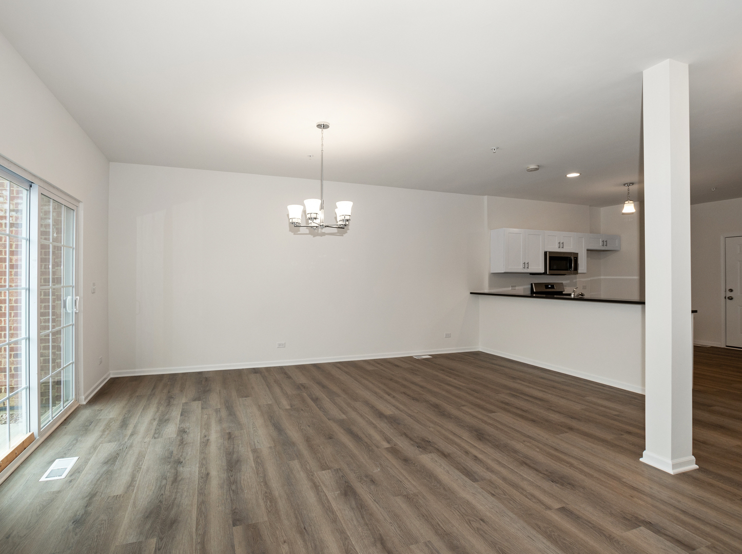985 Regent Drive Property Photo 4