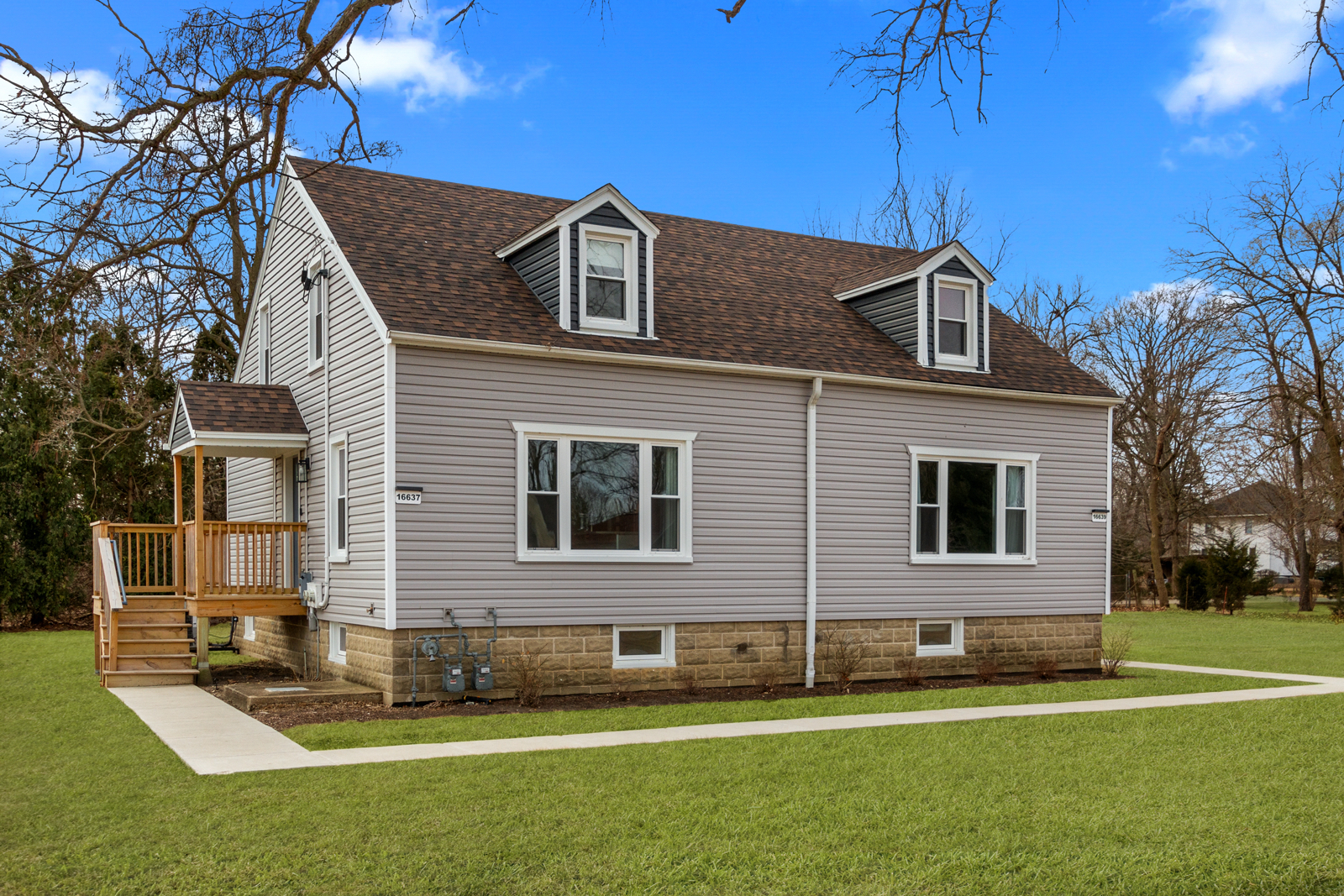 16637 W Brockman Avenue Property Photo 1