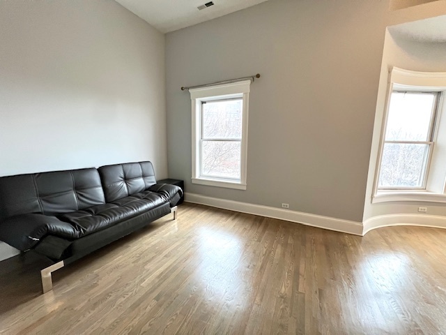 3252 S Prairie Avenue 3s Property Photo 4