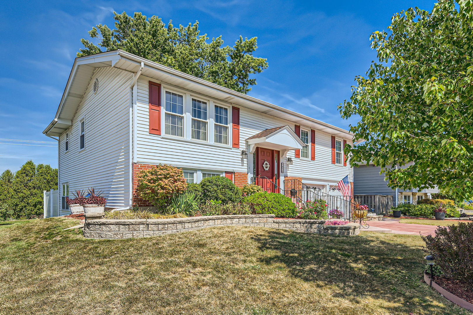 830 W Lakeside Plaza Property Photo