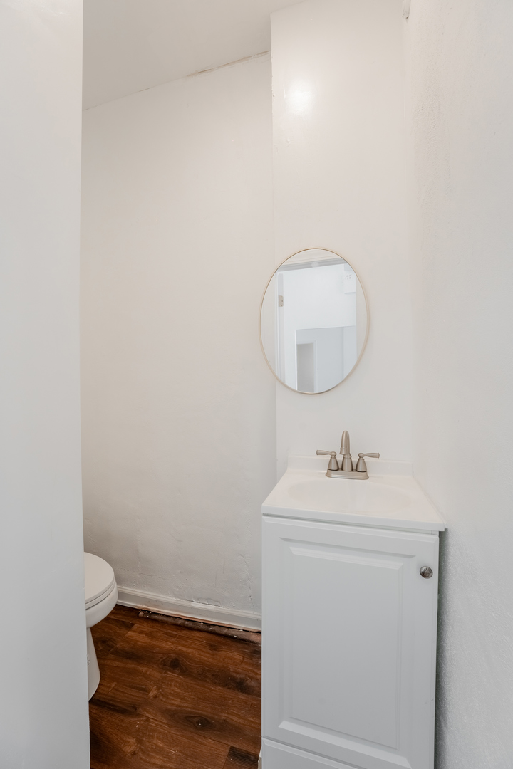 3903 W Lawrence Avenue Property Photo 6