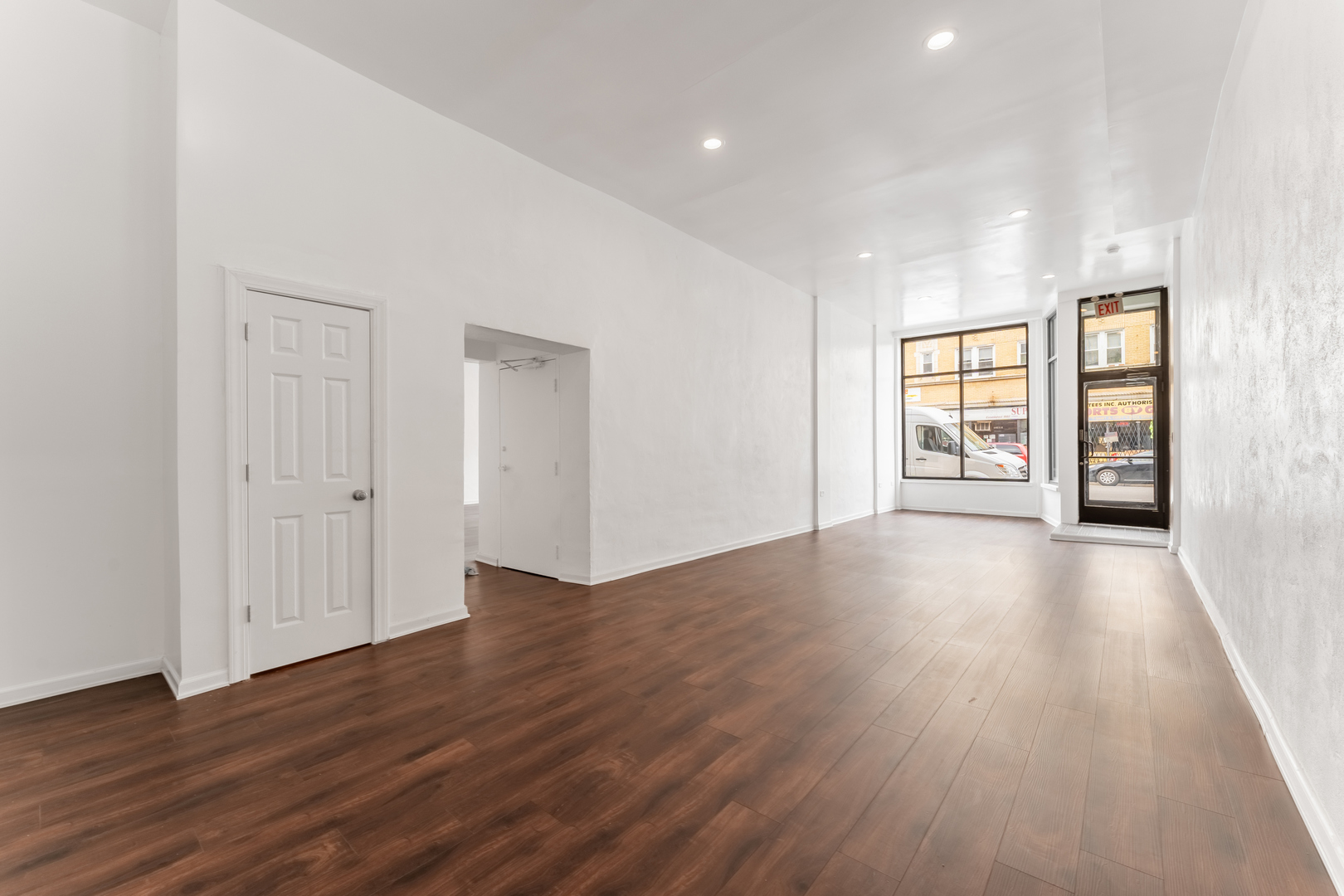 3903 W Lawrence Avenue Property Photo 8