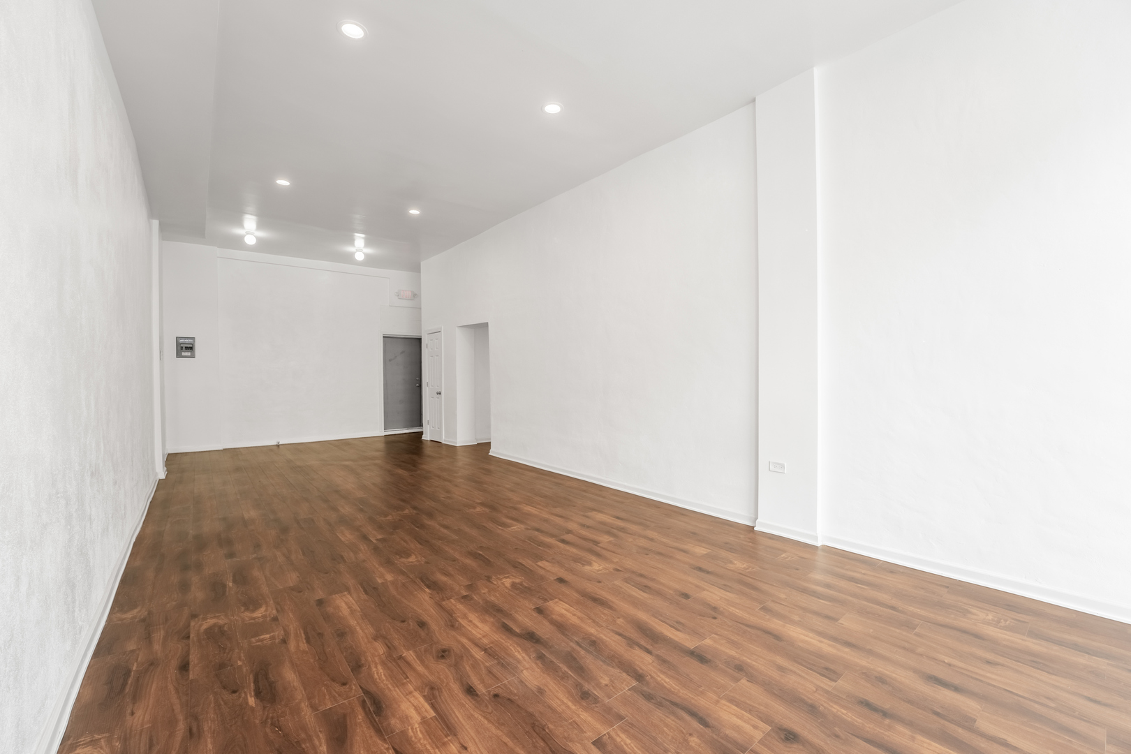 3905 W Lawrence Avenue Property Photo 4