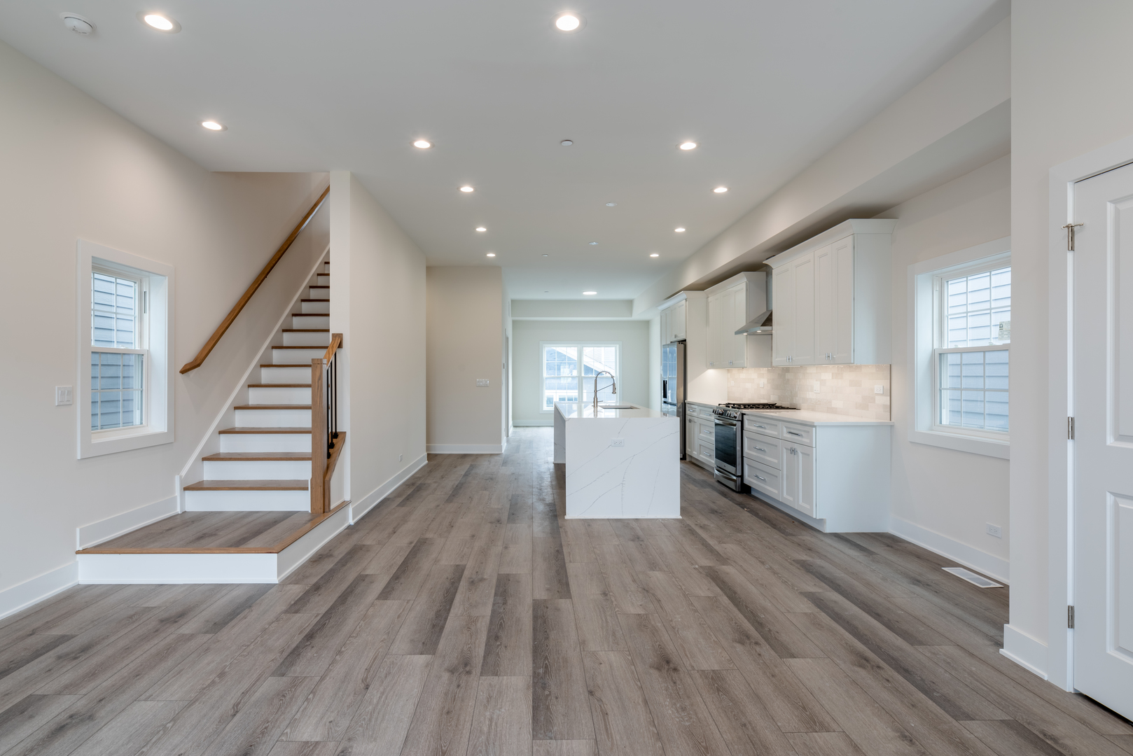 9 N Beverly Lane Property Photo 3