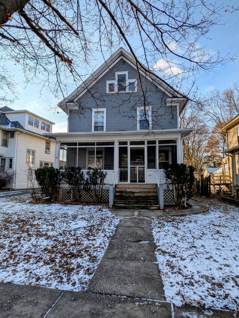 226 W Locust Street Property Photo 1