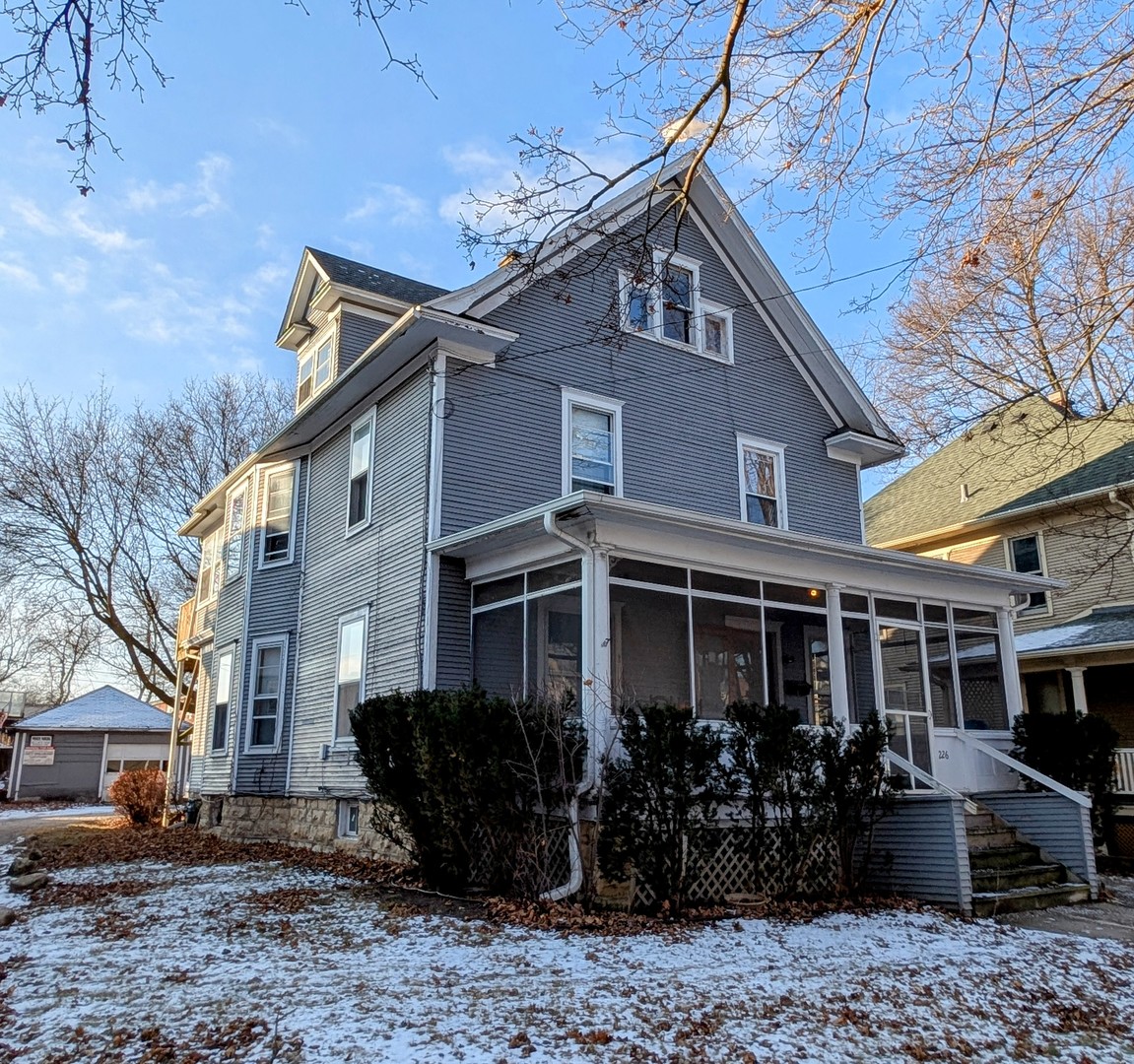 226 W Locust Street Property Photo 2