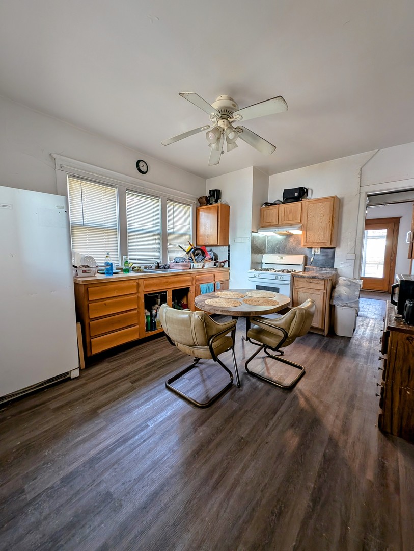 226 W Locust Street Property Photo 6