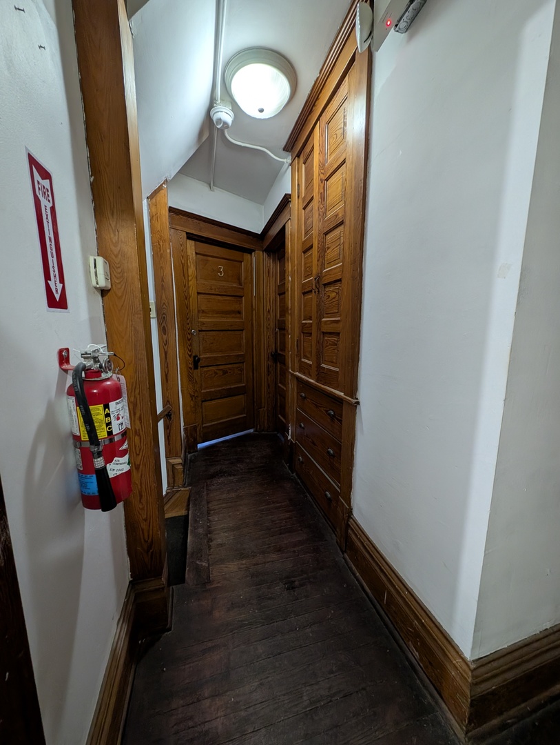 226 W Locust Street Property Photo 8