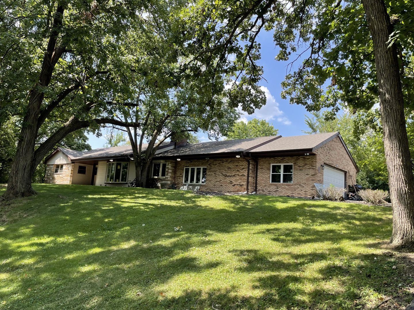 1720 Butterfield Road Property Photo
