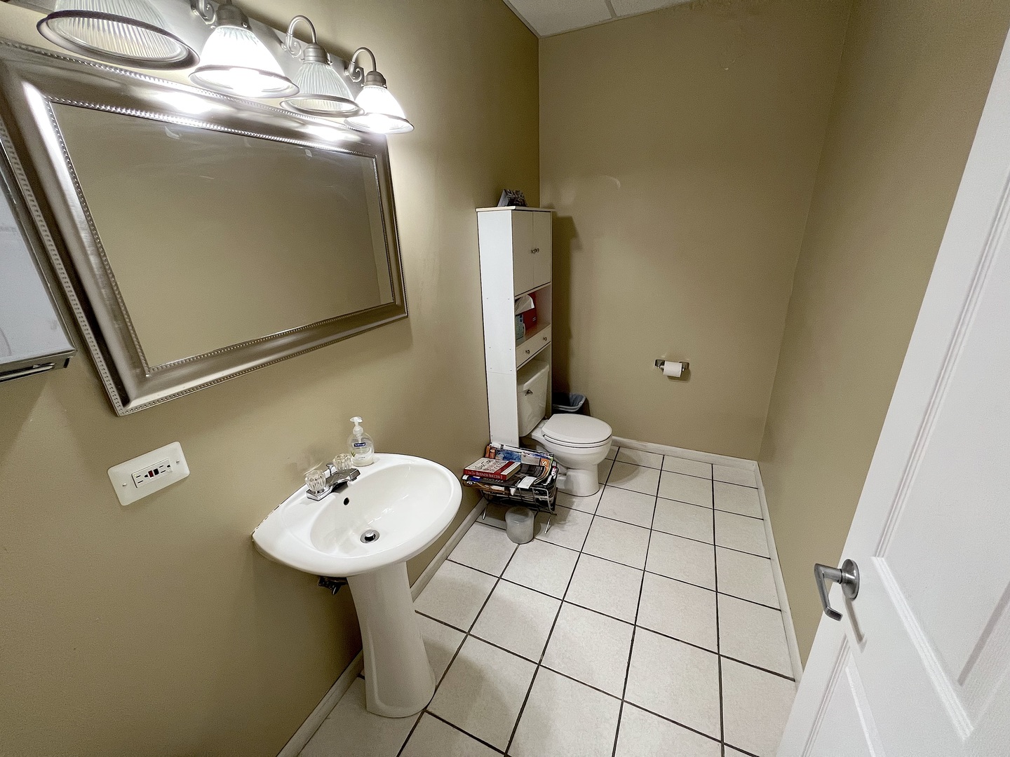 2058 W Belmont Avenue Property Photo 16