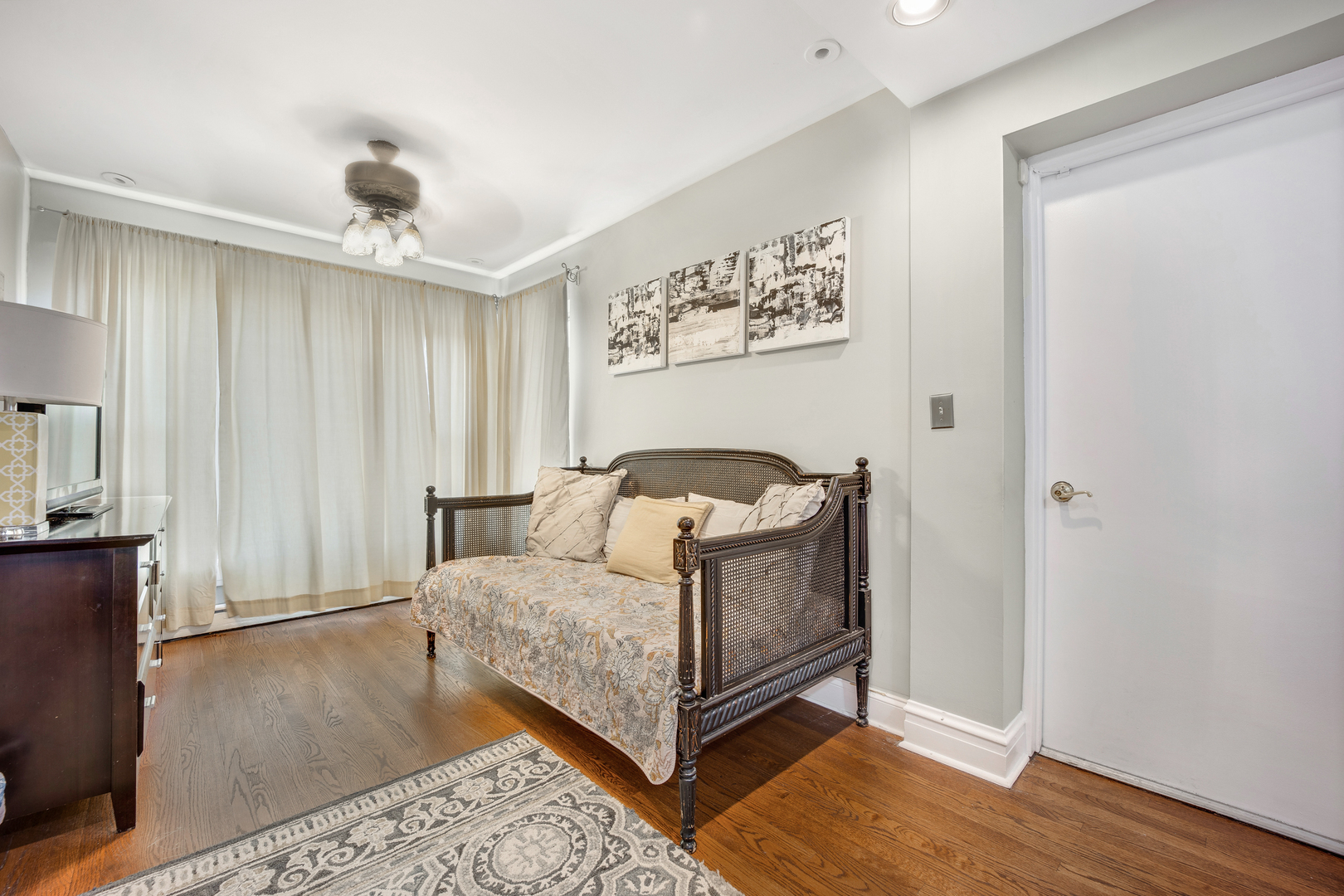 4560 S Michigan Avenue Property Photo 32
