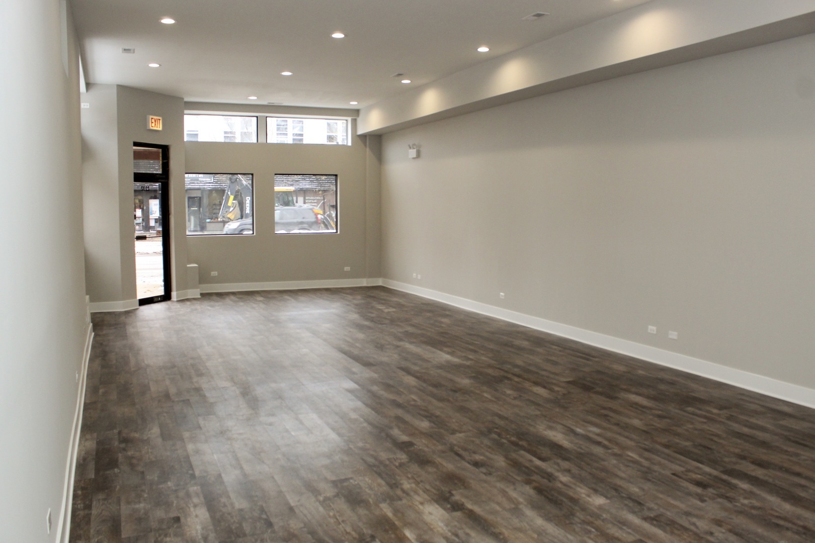 2232 W Irving Park Road Storefront Property Photo 4
