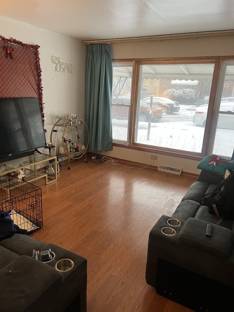 9315 S Cornell Avenue Property Photo 2