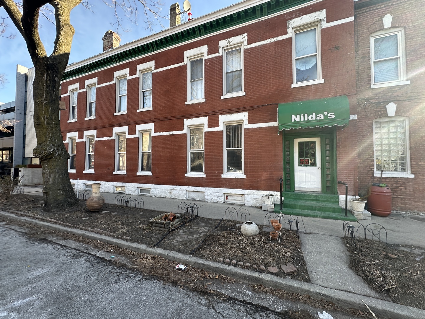 1858 W Iowa Street Property Photo 1
