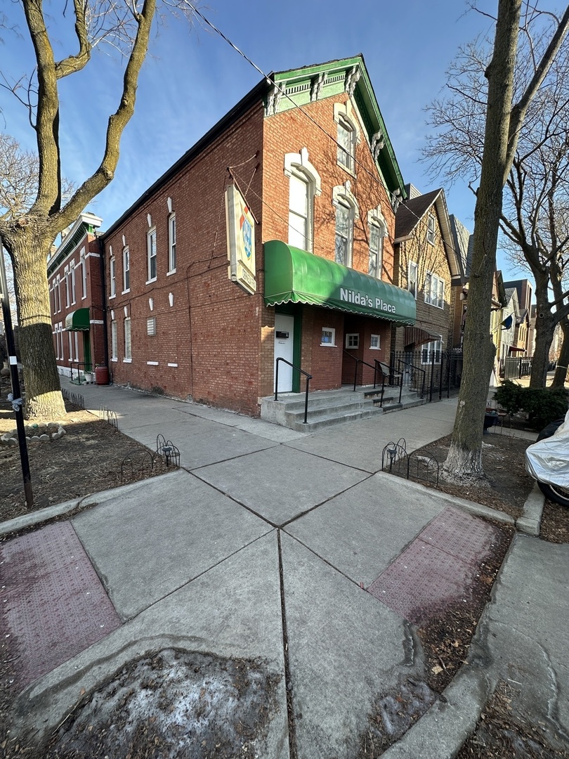 1858 W Iowa Street Property Photo 2