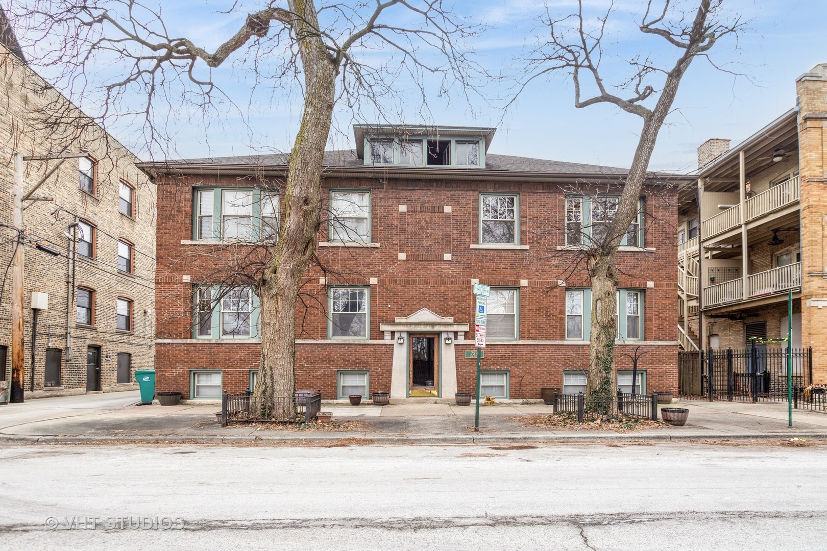 739 Van Buren Street 2w Property Photo