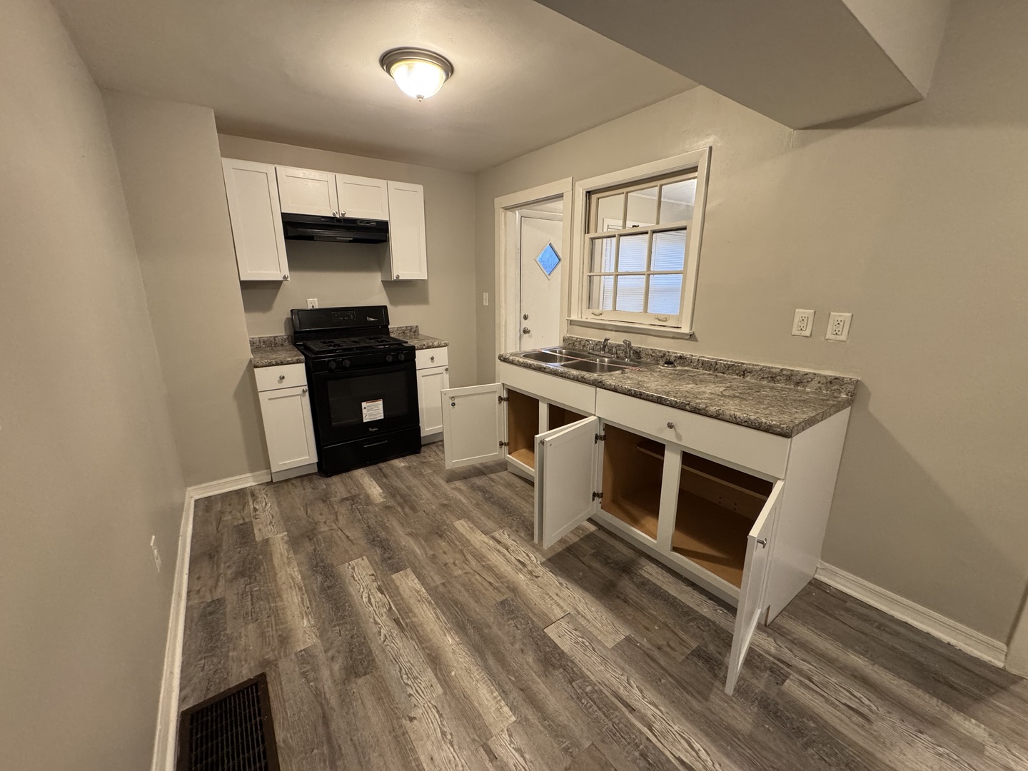14616 State Street Property Photo 10