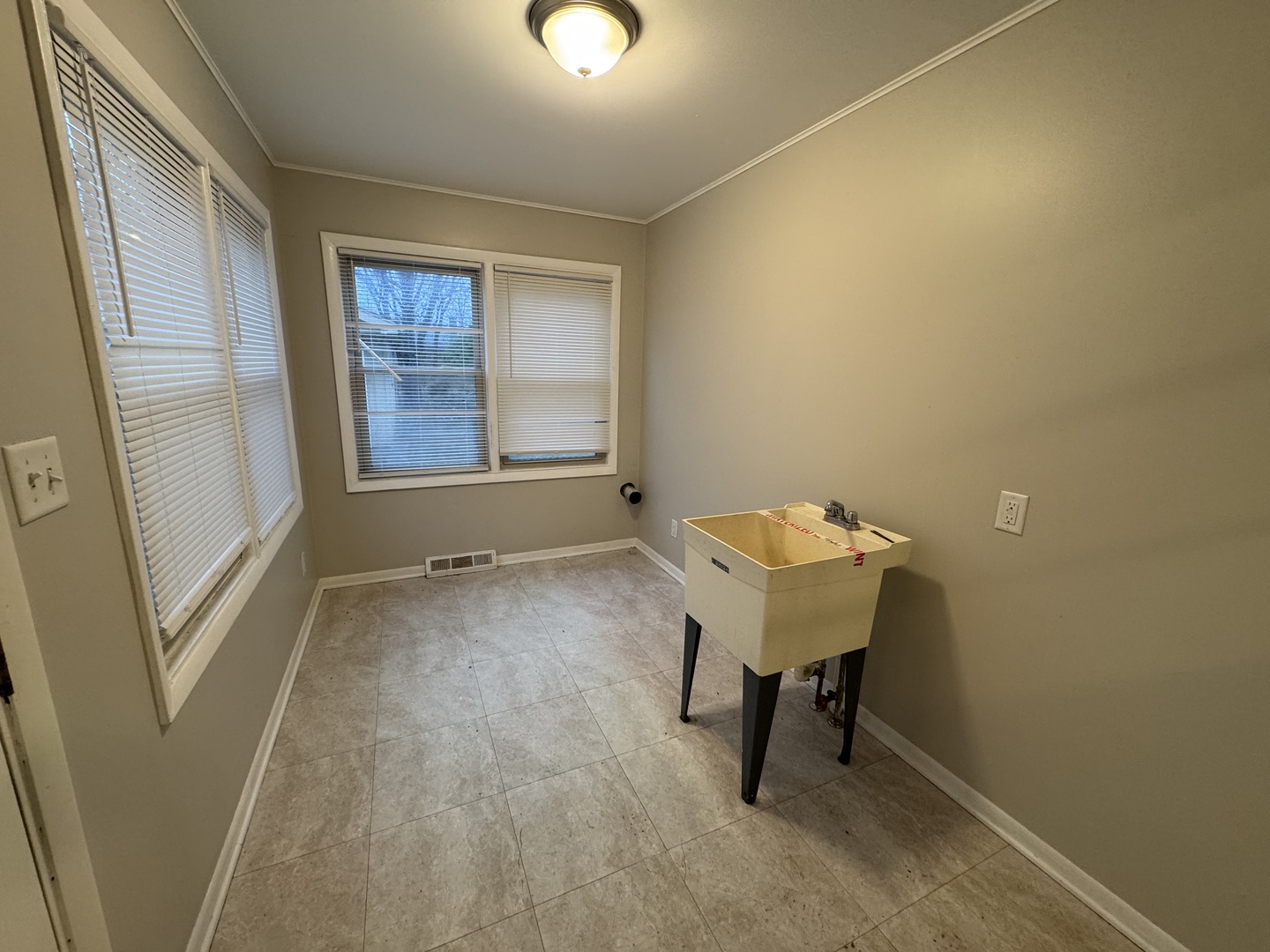 14616 State Street Property Photo 12