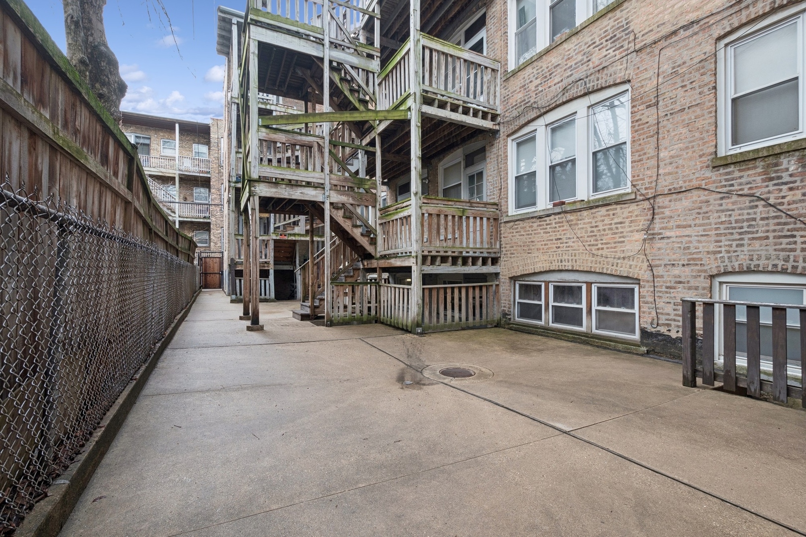 3023 W Wilson Avenue Property Photo 4
