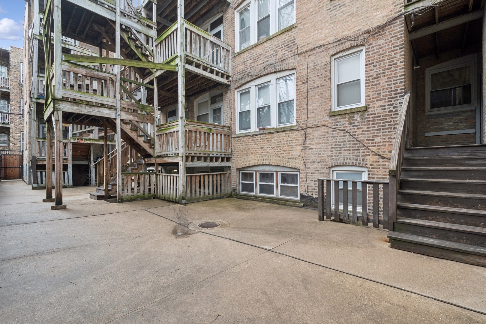 3023 W Wilson Avenue Property Photo 6
