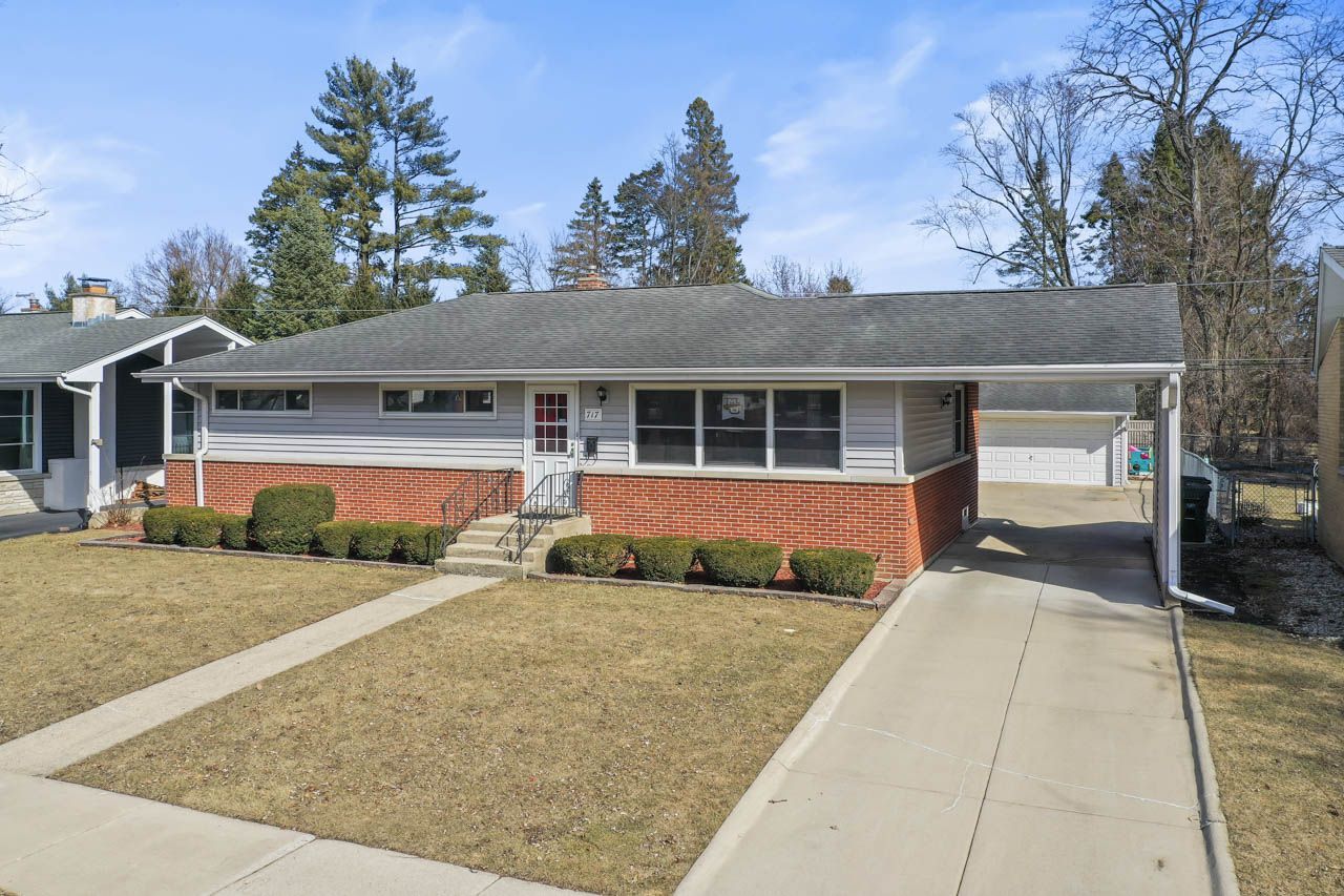 717 N Gibbons Avenue Property Photo