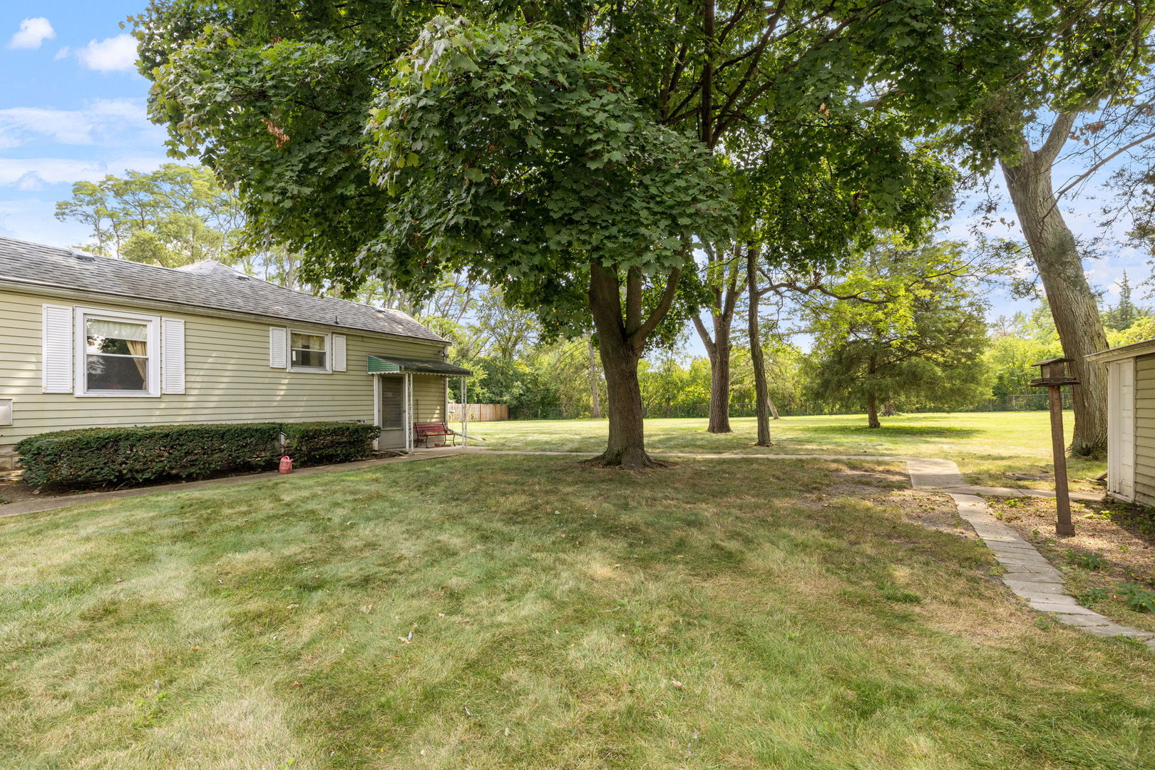 21w065 Sunset Avenue Property Photo 13