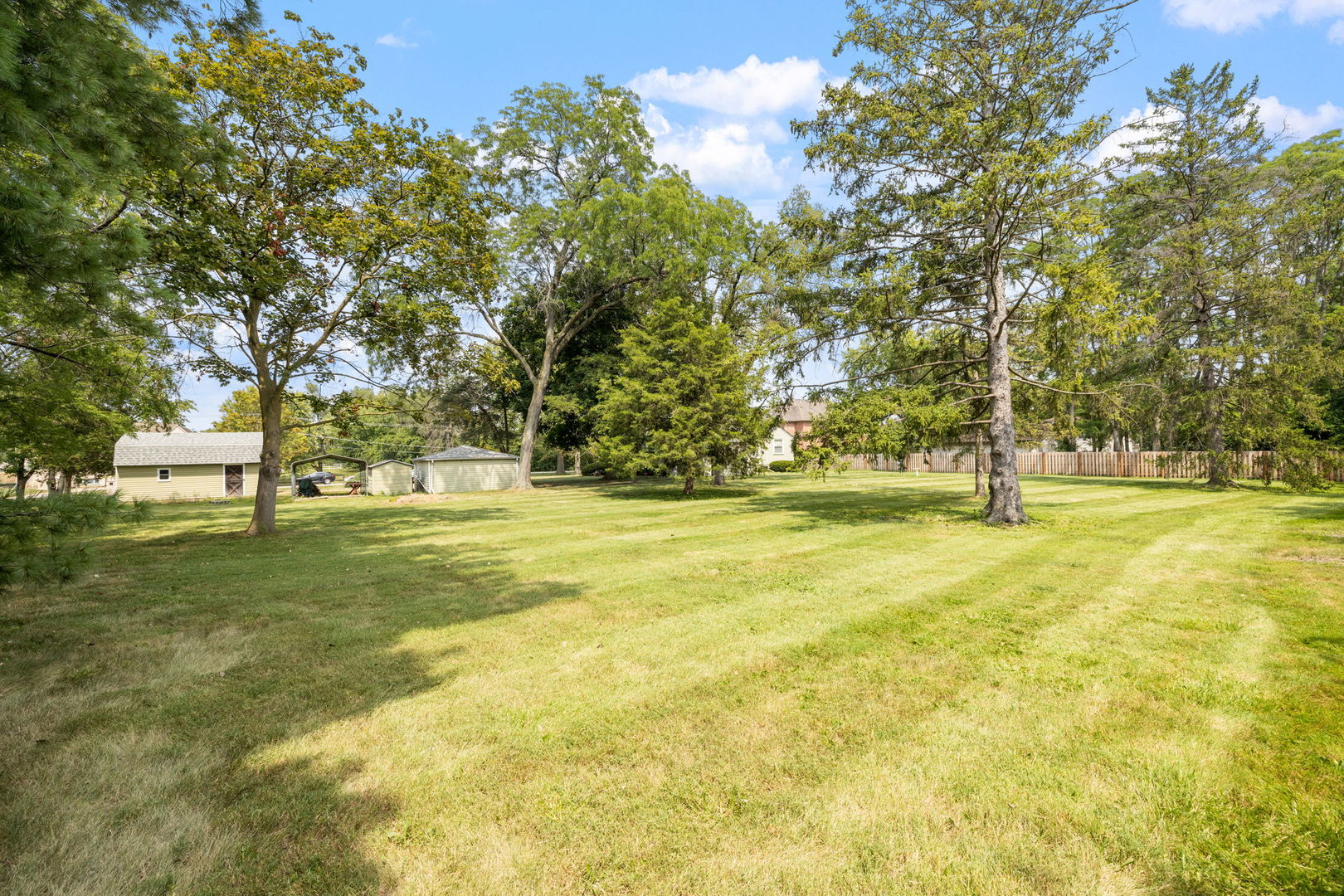21w065 Sunset Avenue Property Photo 16