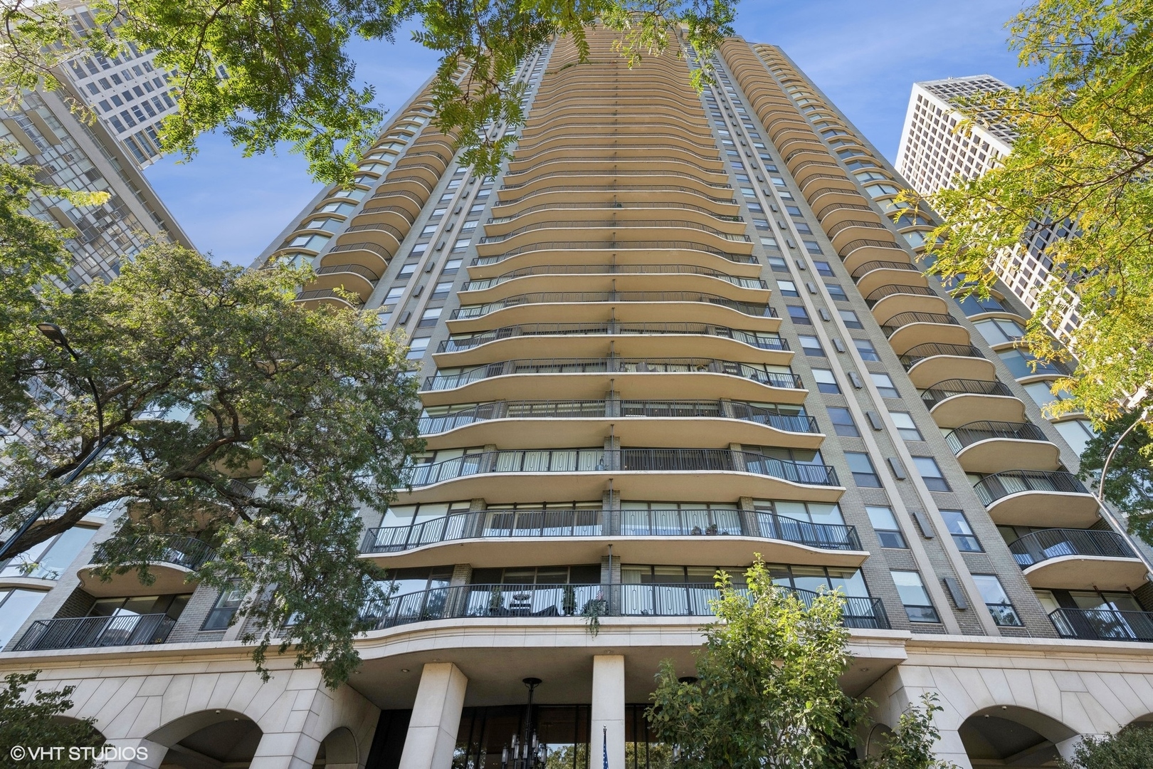 1040 N Lake Shore Drive 8b Property Photo 1
