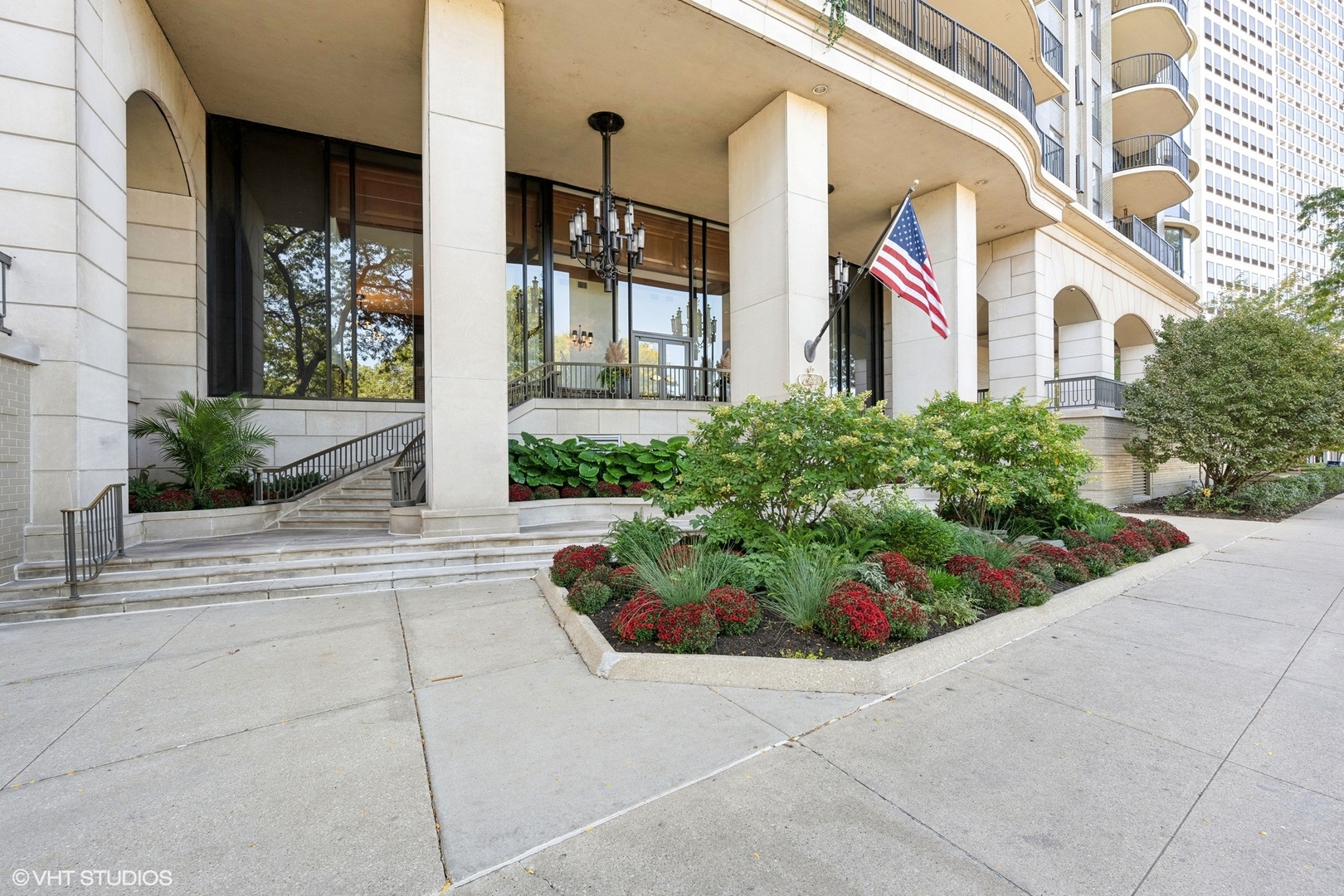 1040 N Lake Shore Drive 8b Property Photo 2