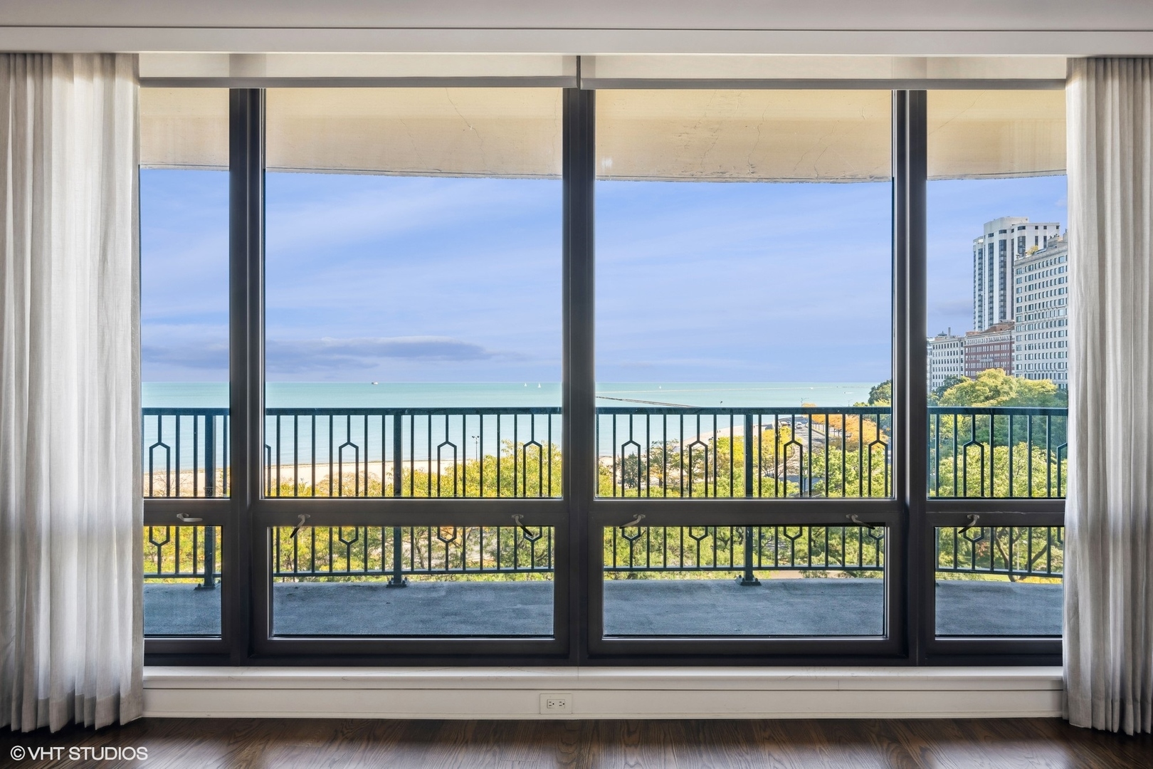 1040 N Lake Shore Drive 8b Property Photo 6