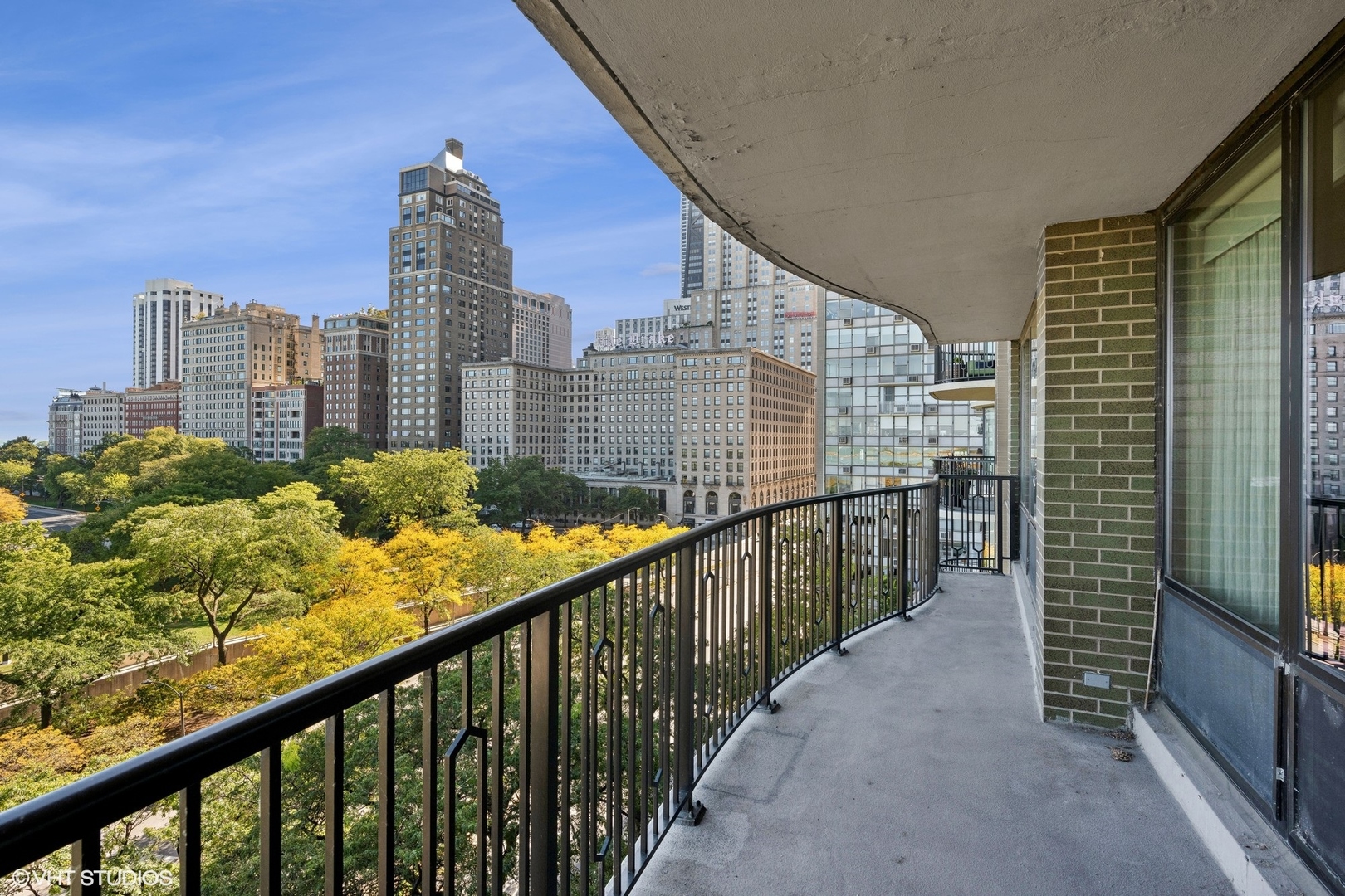1040 N Lake Shore Drive 8b Property Photo 9