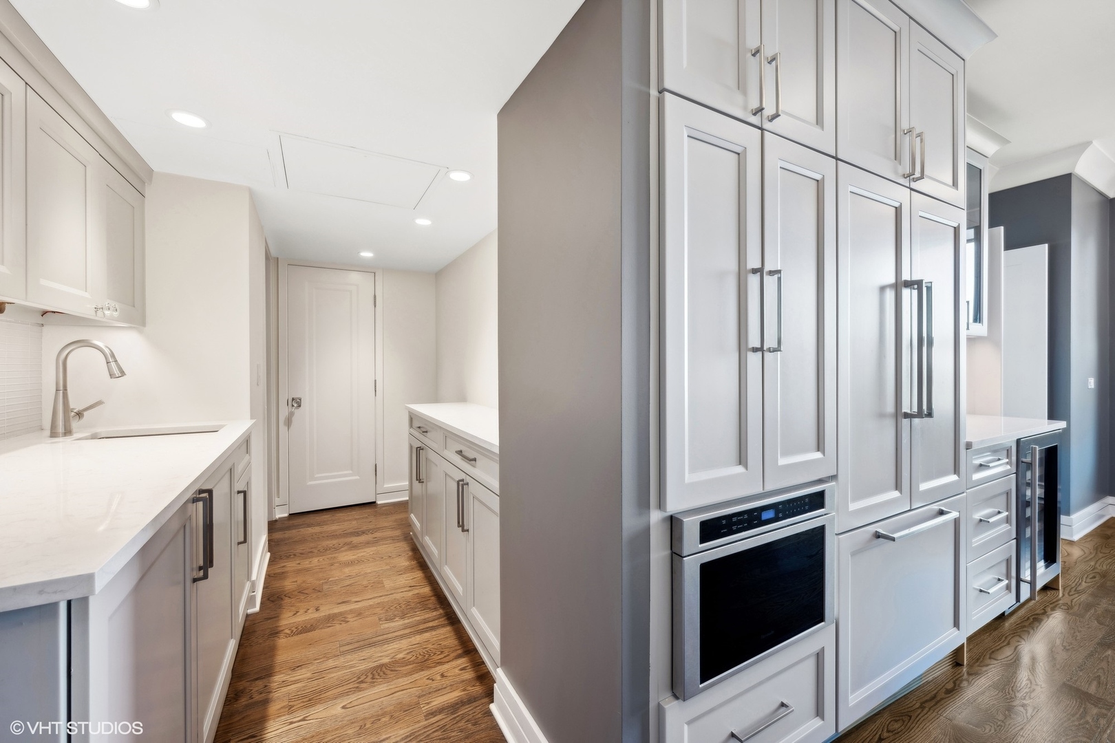 1040 N Lake Shore Drive 8b Property Photo 16